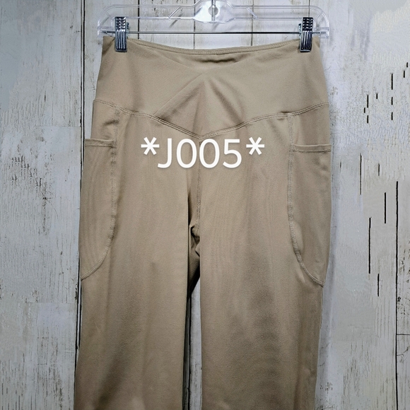 Baleaf Laureate Women Med Tan/Khaki V-Waist Flared Leg Pullon Workout Pants NWT - Picture 7 of 7